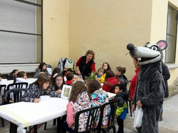 Primer taller infantil en los rastrillos de San Francisco