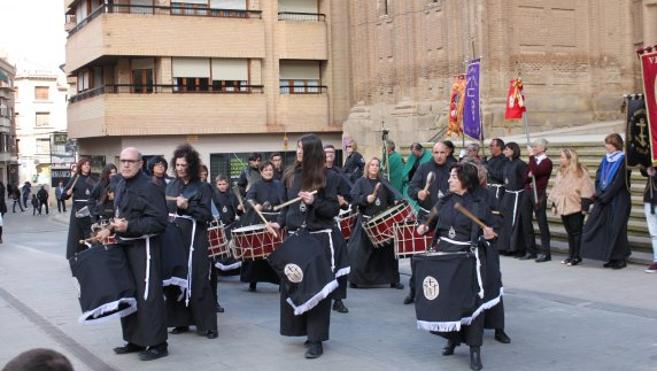 Los bombos atraen la Semana Santa