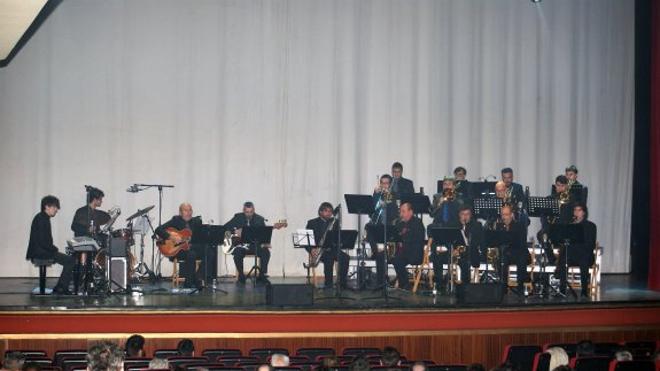 Gran ambiente en el Doga para ver 'La Rioja Big Band'