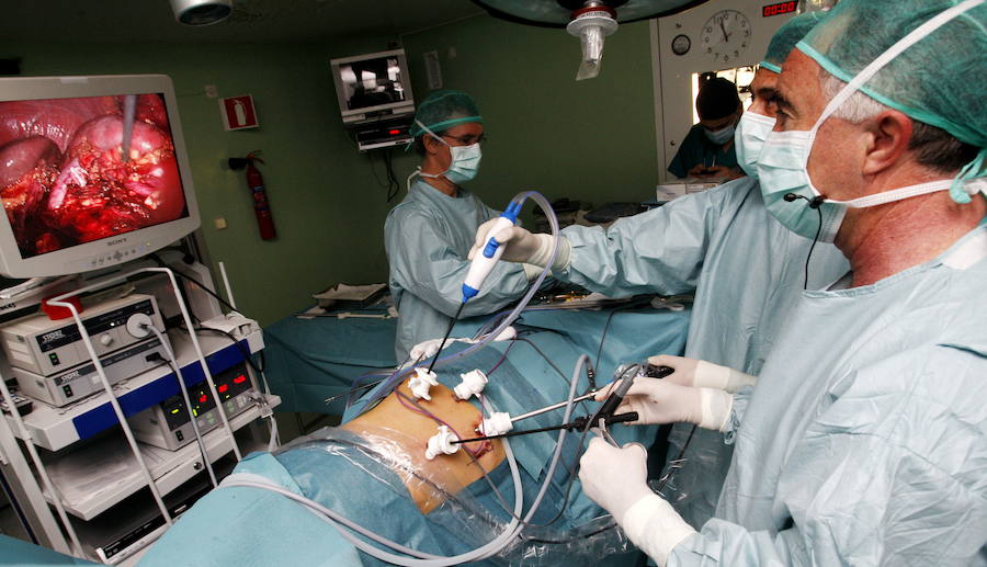 Salud destina 779.000 euros para adquirir material de cirugía laparoscópica