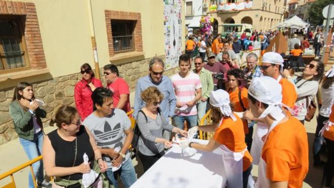 Herce reivindica su historia con la exitosa primera edición de la Feria de la Cebolla Asada