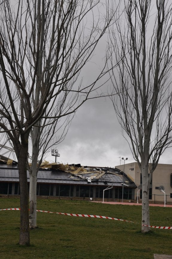 Haro repondrá la cubierta de las piscinas climatizadas sin cerrar las instalaciones