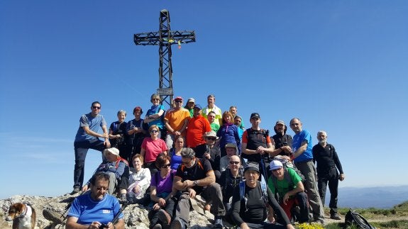 Toloño sube a la cruz del castillo