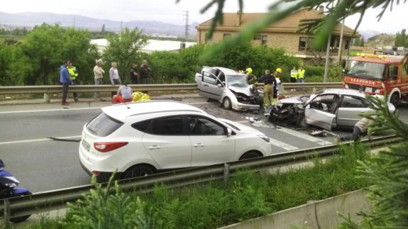 Heridos un niño, una mujer y un hombre en una colisión frontal en Villamediana