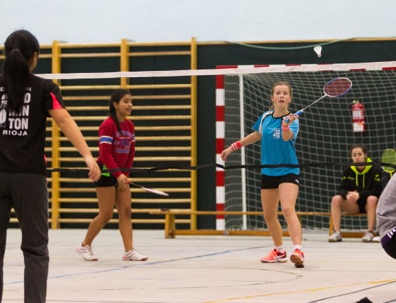 BÁDMINTON Y ATLETISMO DISPUTAN FINALES