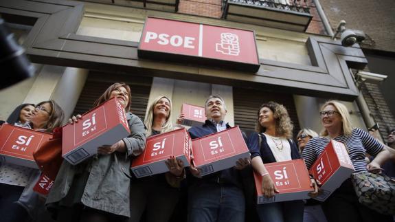 400 avales 'puerta a puerta' para Sánchez en La Rioja