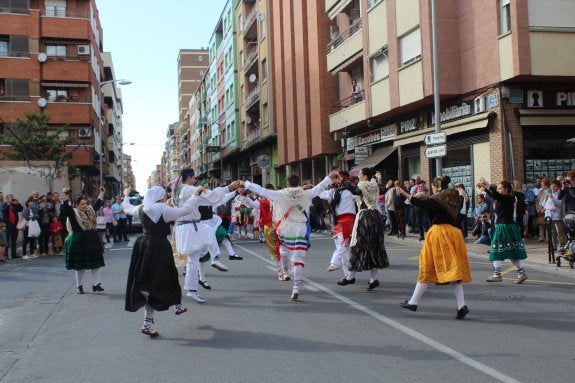 Coletorse: aniversario con danzas