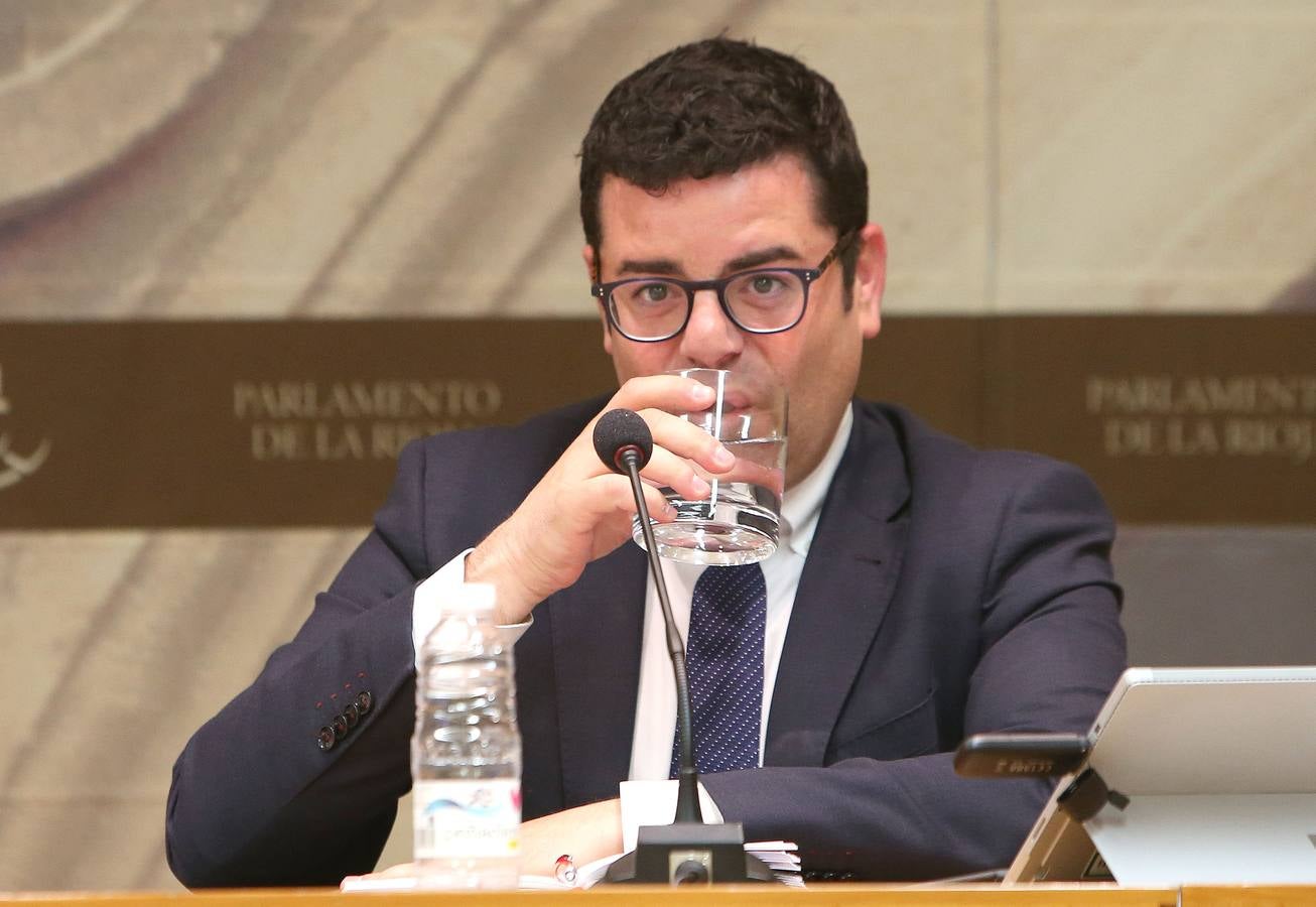 Domínguez defiende como «muy normal» el cambio del contrato del parking del CIBIR