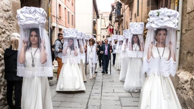 Tradición vestida de punta en blanco