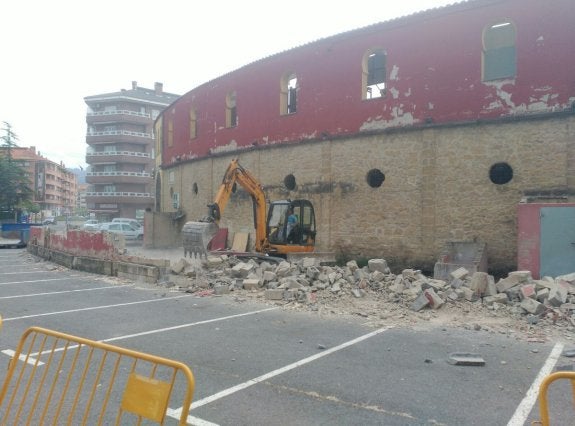 El Ayuntamiento de Haro derriba la antigua escuela taller