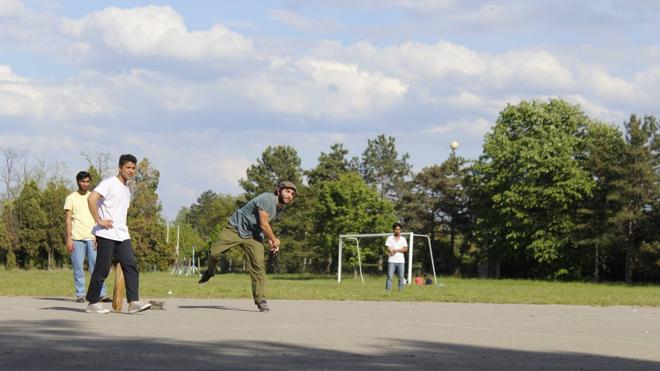 Un riojano regresa del campo serbio de Obrenovac donde ha creado un proyecto deportivo con refugiados