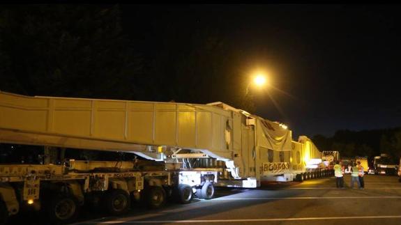 El 'megacamión' de la AP-68 llega a su destino