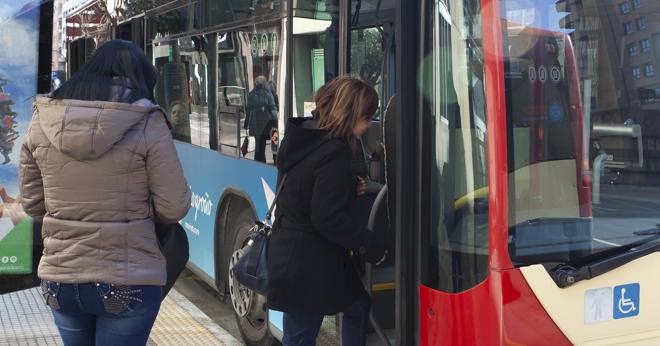 El transporte público no iniciará sus recorridos hasta las 13.00 horas