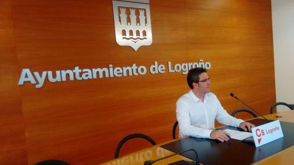 San Martín, «cabreado» con su grupo parlamentario en el Congreso