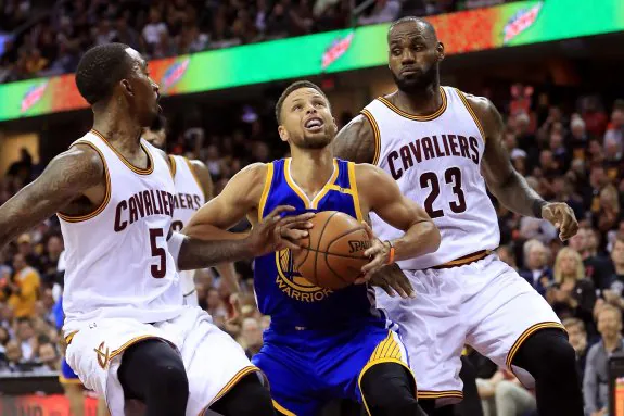 Durant y Curry acercan a Warriors al anillo