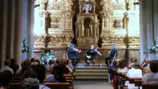 El 'Trío Phonos' actuó en Santa María de Nájera