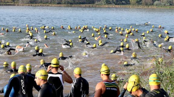 El transporte urbano sufrirá desvíos este sábado durante una hora por la I Triatlón de La Rioja