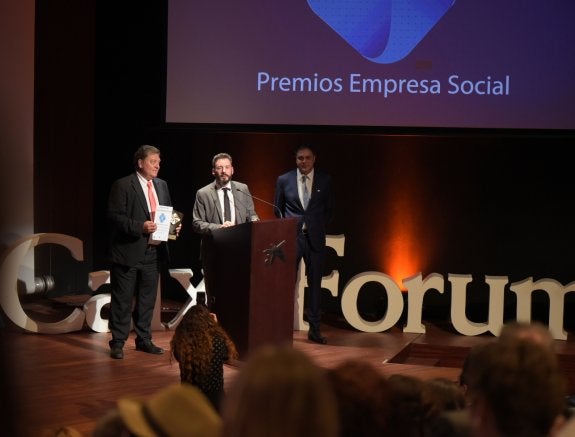 Bodegas La Rioja Alta recibe el premio Empresa Social 2017 por su programa solidario anual