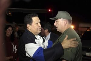 Chávez vuelve por sorpresa a Caracasy anticipa nuevos triunfos electorales